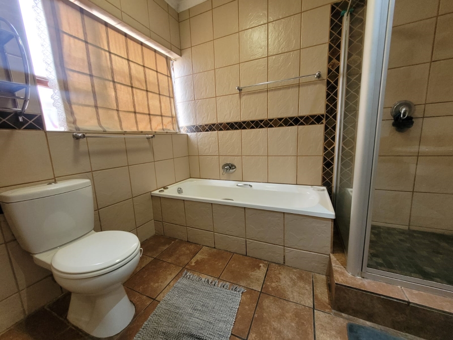 4 Bedroom Property for Sale in Wavecrest Eastern Cape